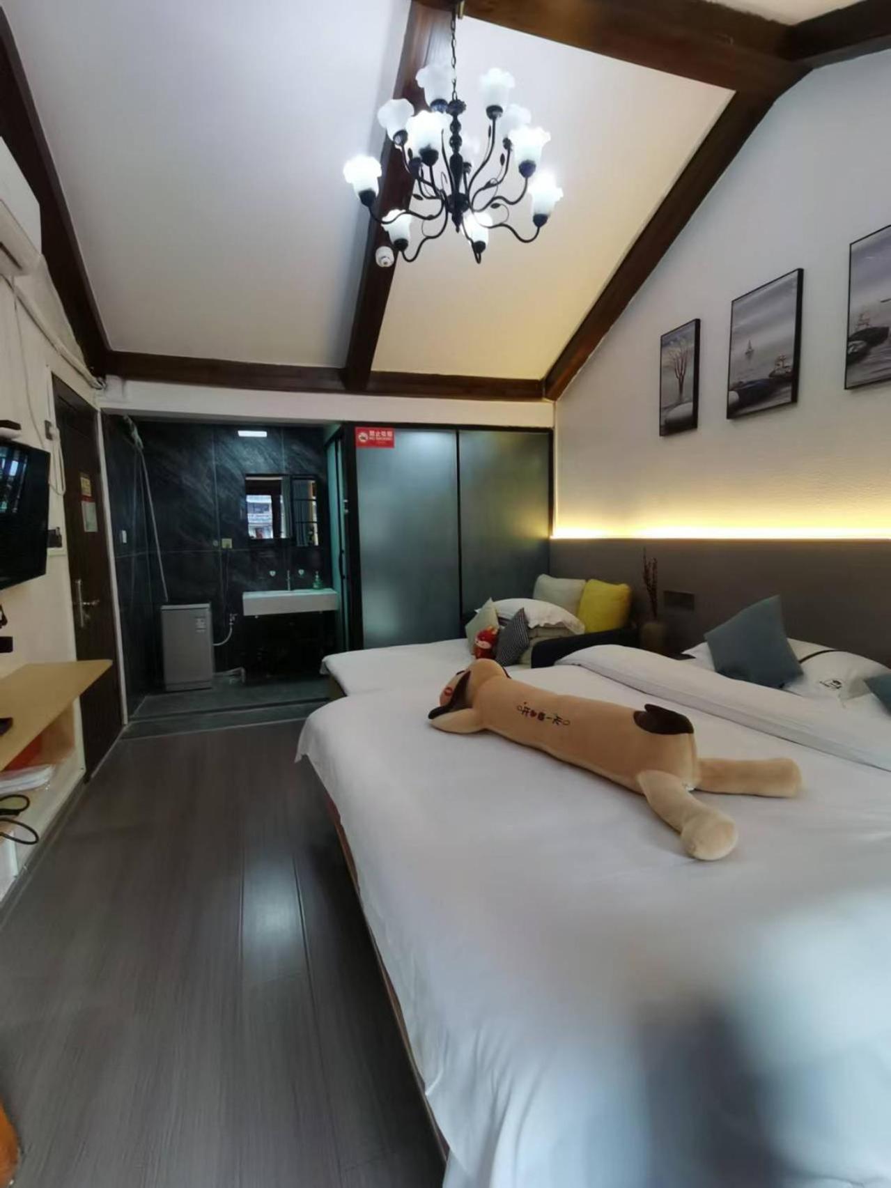 Fenghuang Ancient Town Lazy Cat Riverside Inn Exterior photo